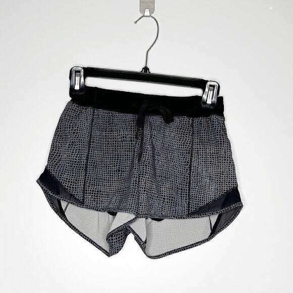 Lululemon Hotty Hot Short Women's Black Size 2 - Picture 1 of 3
